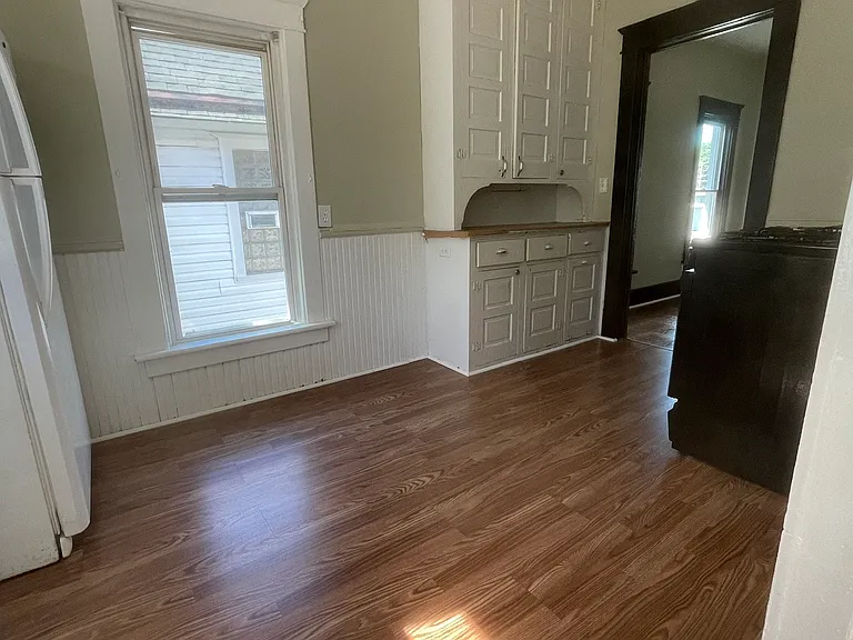 620 Hess Ave — Photo 2