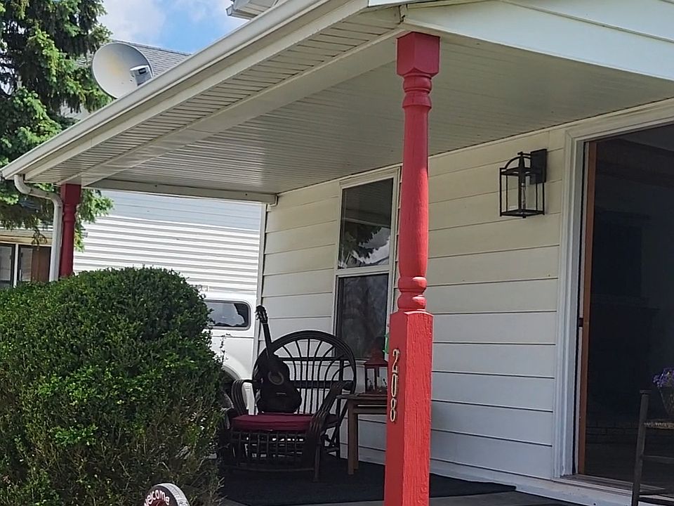 1st image of 208 S Railroad Ave