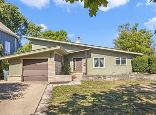 938 Waverly Rd, Glen Ellyn, IL 60137