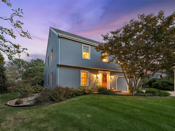 1940 Manor Cir, Grinnell, IA 50112
