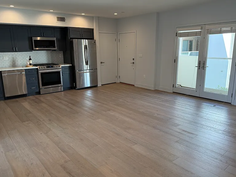 137 S Wilson Ave #305 — Photo 6