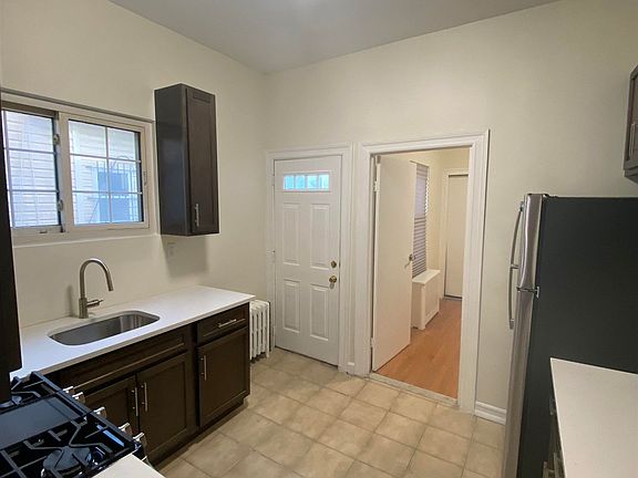4th image of 200 N 6th St Floor 1