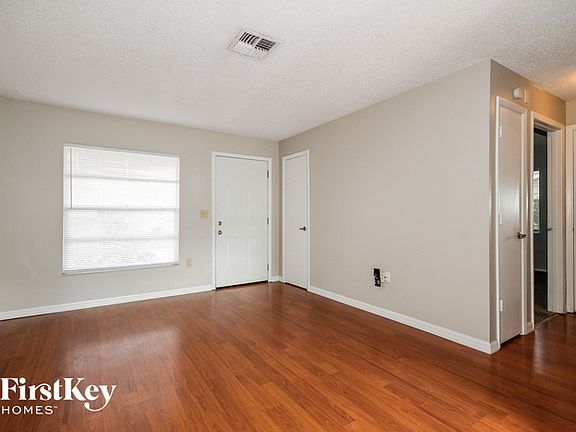5th image of 895 Willow Ln W