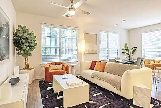 1 bed, 1.0 bath, 590 sqft, $140,406 — Photo 4