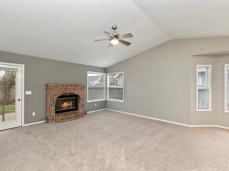 4245 S Danridge Ave — Photo 6