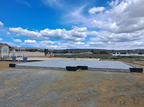 2777 Squires St, Minden, NV 89423