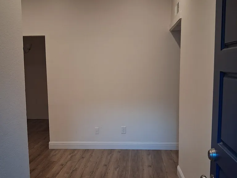 1313 Floyd Ave #112 — Photo 3