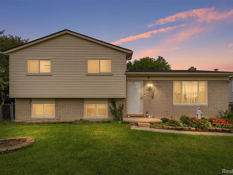1st image of 39128 Ironstone Dr