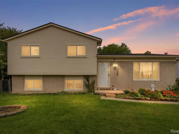 39128 Ironstone Dr, Sterling Heights, MI 48310