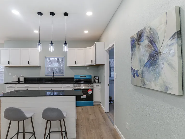 401 N Madison Ave — Photo 28
