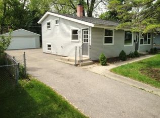 1531 Amarillo Dr, Carpentersville, IL 60110