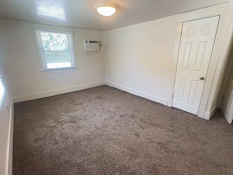 136 E Morris Ave — Photo 11