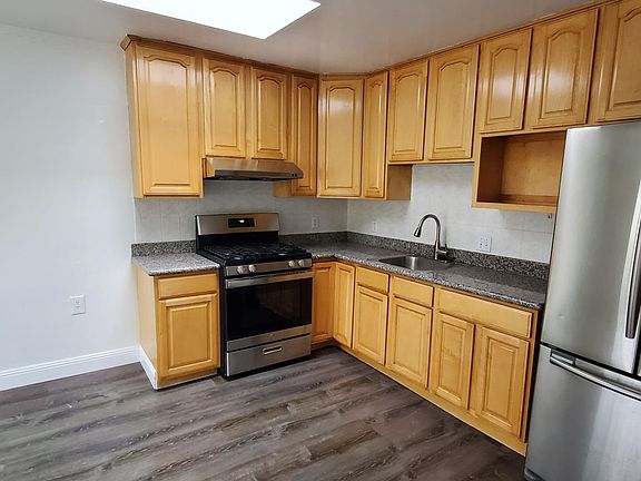 3rd image of 139 Hearst Ave