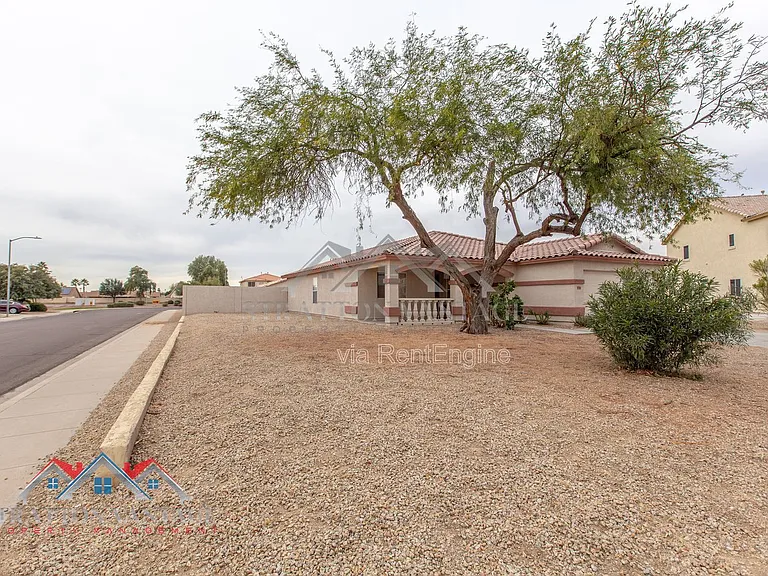 5706 N 74th Dr — Photo 2