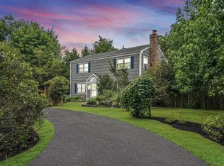 9 Mills Rd, Stony Brook, NY 11790