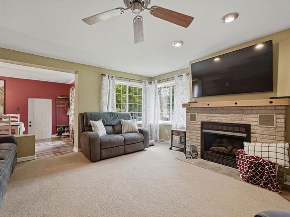 3rd image of 607 Woodlawn Ave