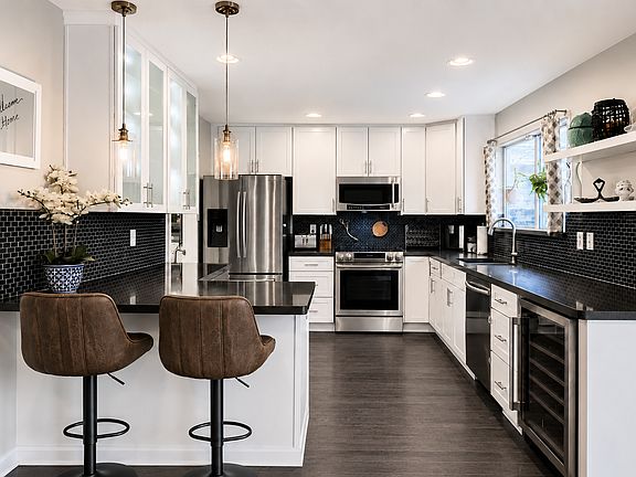 3rd image of 3922 Regal Rd