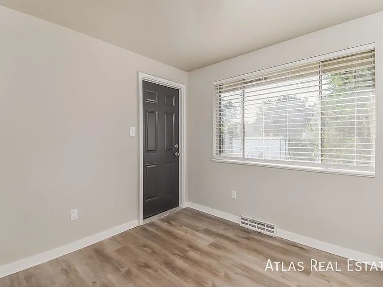 49 S Roosevelt St — Photo 5