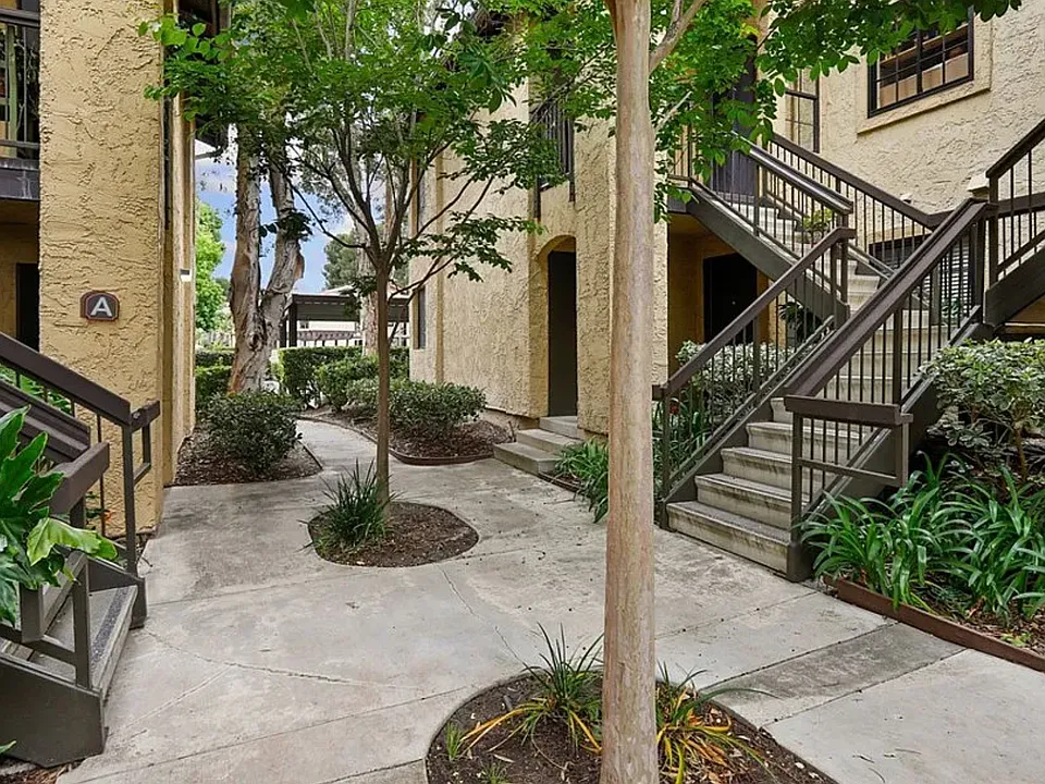 Walkway to front entrance - ground floor.