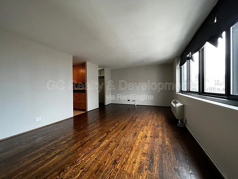 1221 N Dearborn St #P9N — Photo 3