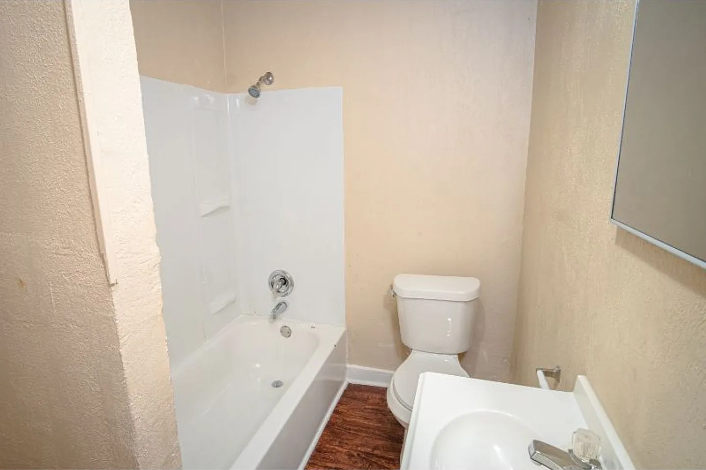 Happy and Convenient Home Near Downtown — Photo 2