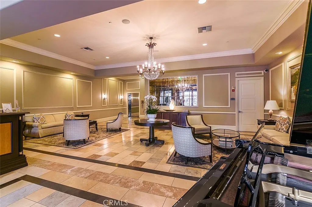 2 bed, 2.5 bath, 1530 sqft, $7,500 — Photo 3