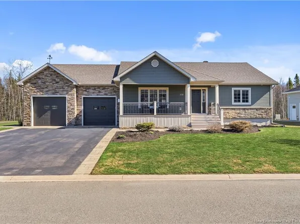 115 Royal Oaks Blvd, Moncton, NB E1H 2P7