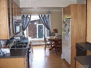 5th image of 12 Coles Ave