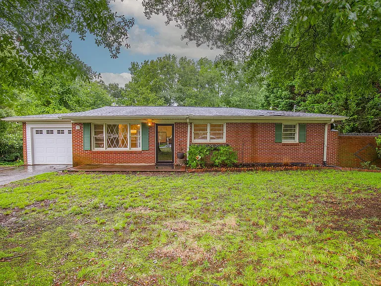 82 Pleasantdale Cir — Photo 1