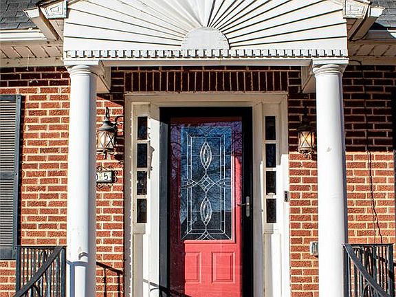4th image of 505 W Lincoln St