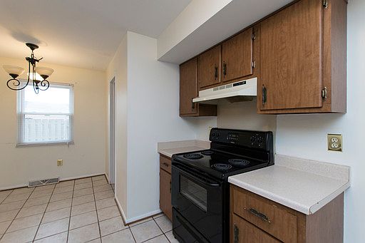 3rd image of 436 Blackstone Dr