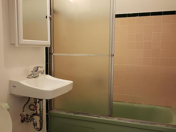 3rd image of 5219 University Way NE APT 210