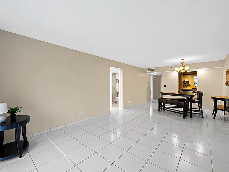 3300 W Rolling Hills Cir #610 — Photo 7