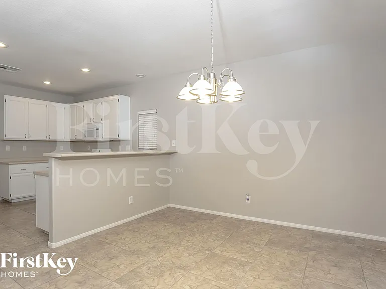 8309 Cavaricci Ave — Photo 3
