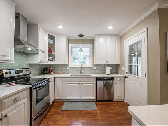 5th image of 2613 Malin Dr