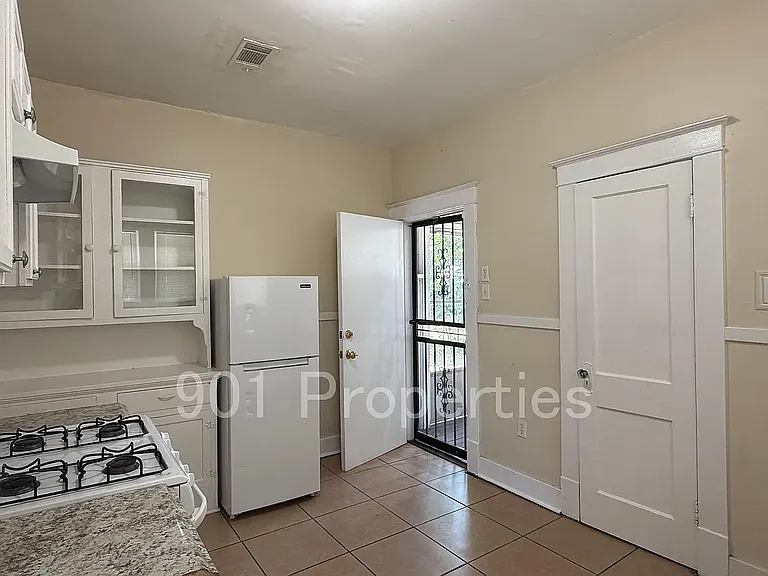 1055 S Cox St — Photo 11