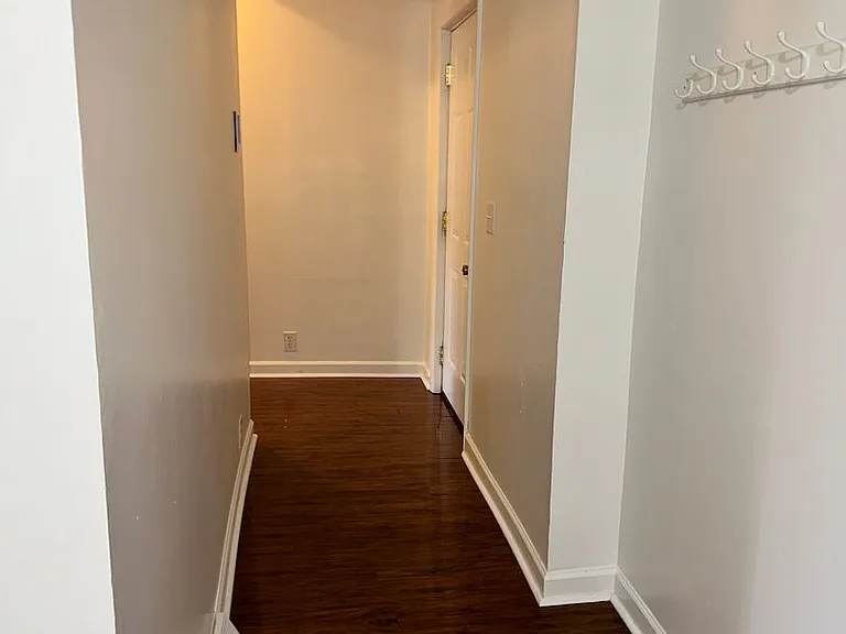 Unique 2 Bedroom 1 Bathroom Garden Apartments — Photo 12