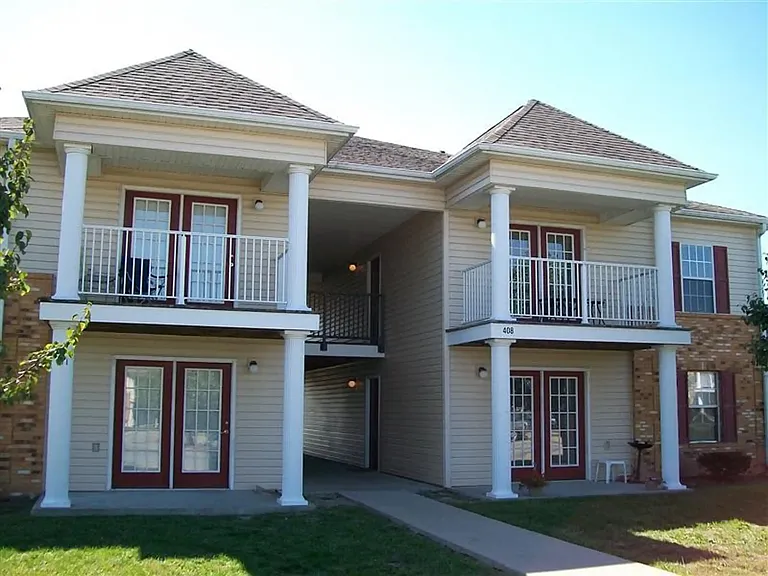 Century Estates Apartments — Photo 2