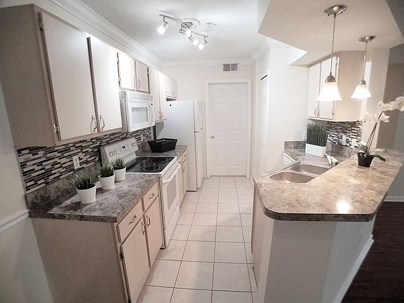 2nd image of 802 Crest Pines Dr APT 825