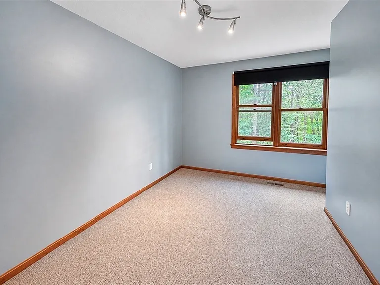 31 Woodside Cir — Photo 12