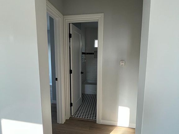 5th image of 830 E 20th St