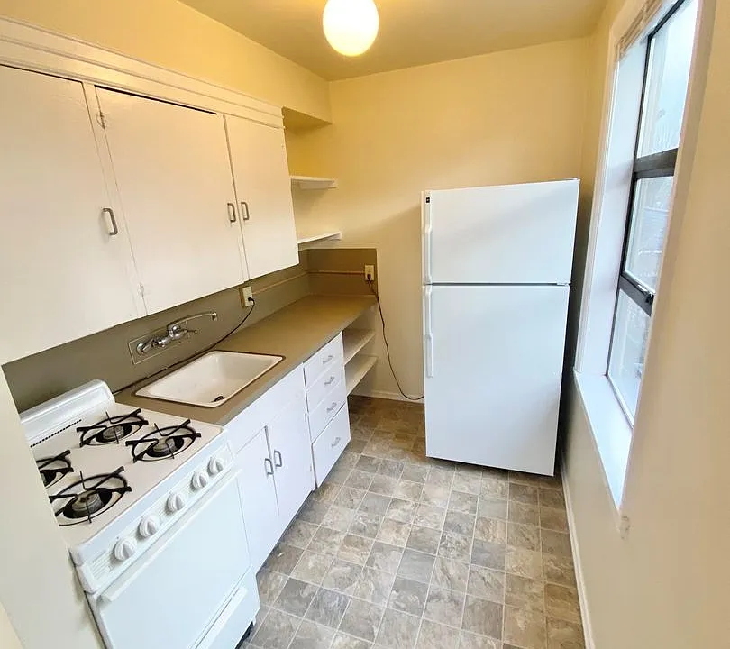Montlake Apartments