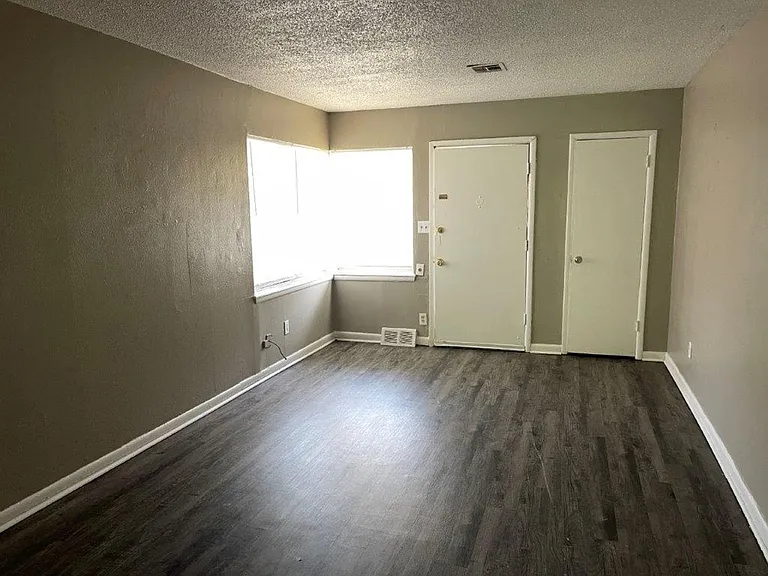 2725 SW 61st St — Photo 5