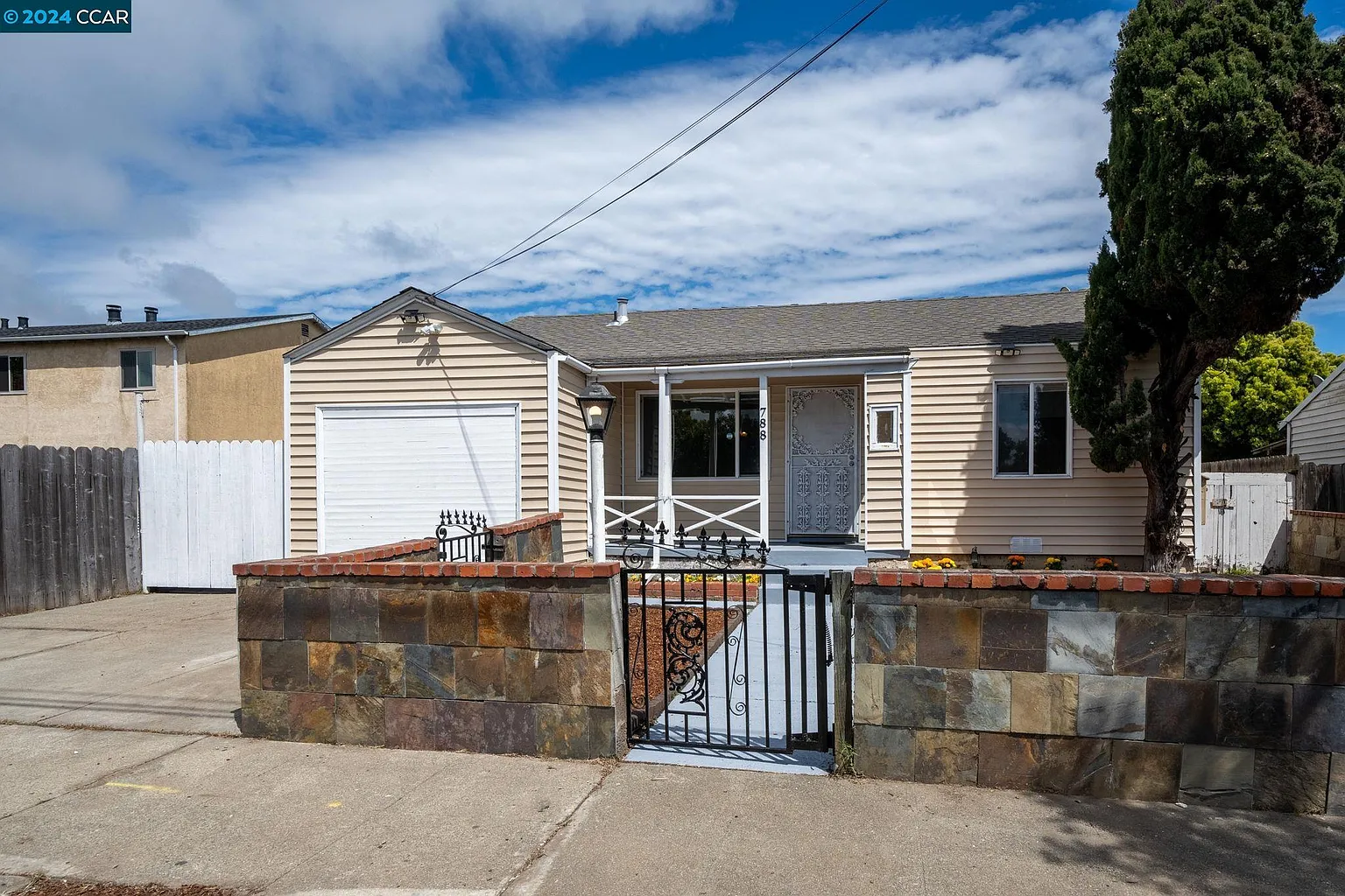 788 Amador St photo 1