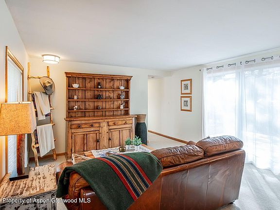 2nd image of 137 Ridge Trl