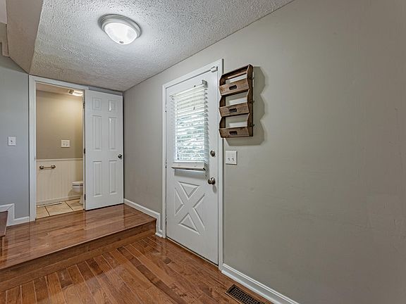 5th image of 6701 Lincoln Ave