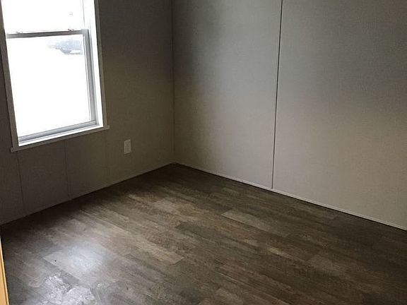 5th image of 90 Evergreen Dr