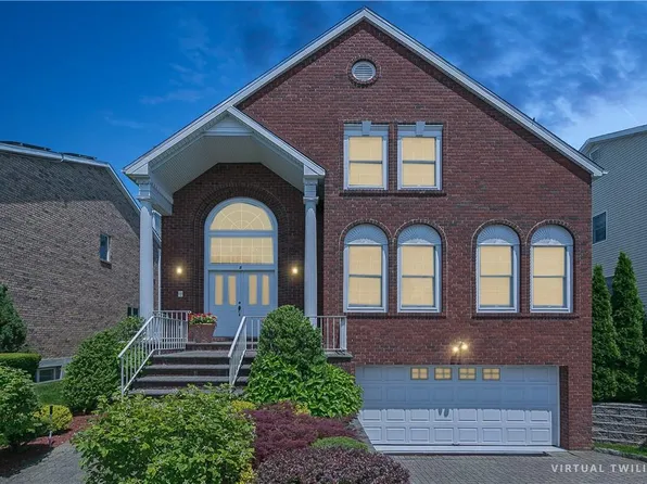 8 Apple Court, Eastchester, NY 10709