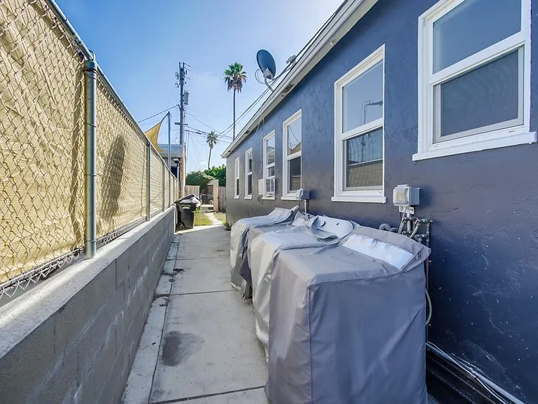 3877 Chamoune Ave — Photo 18