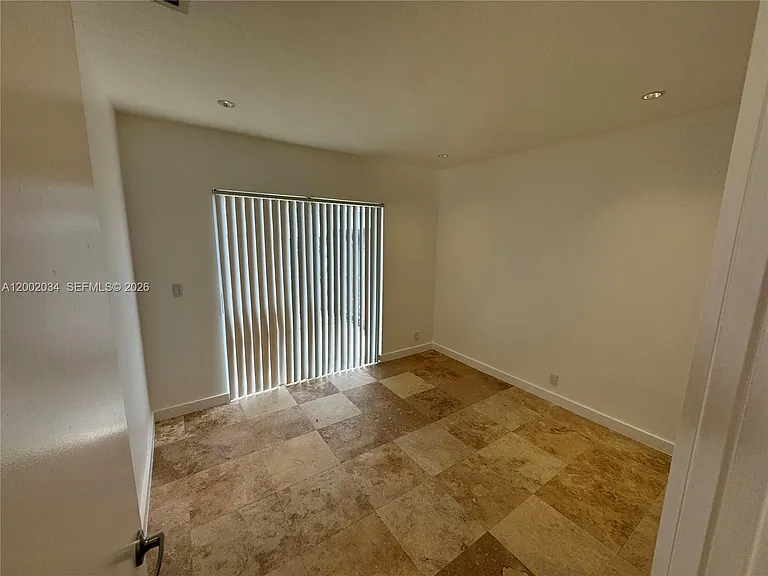 2724 NE 15th St #4 — Photo 7